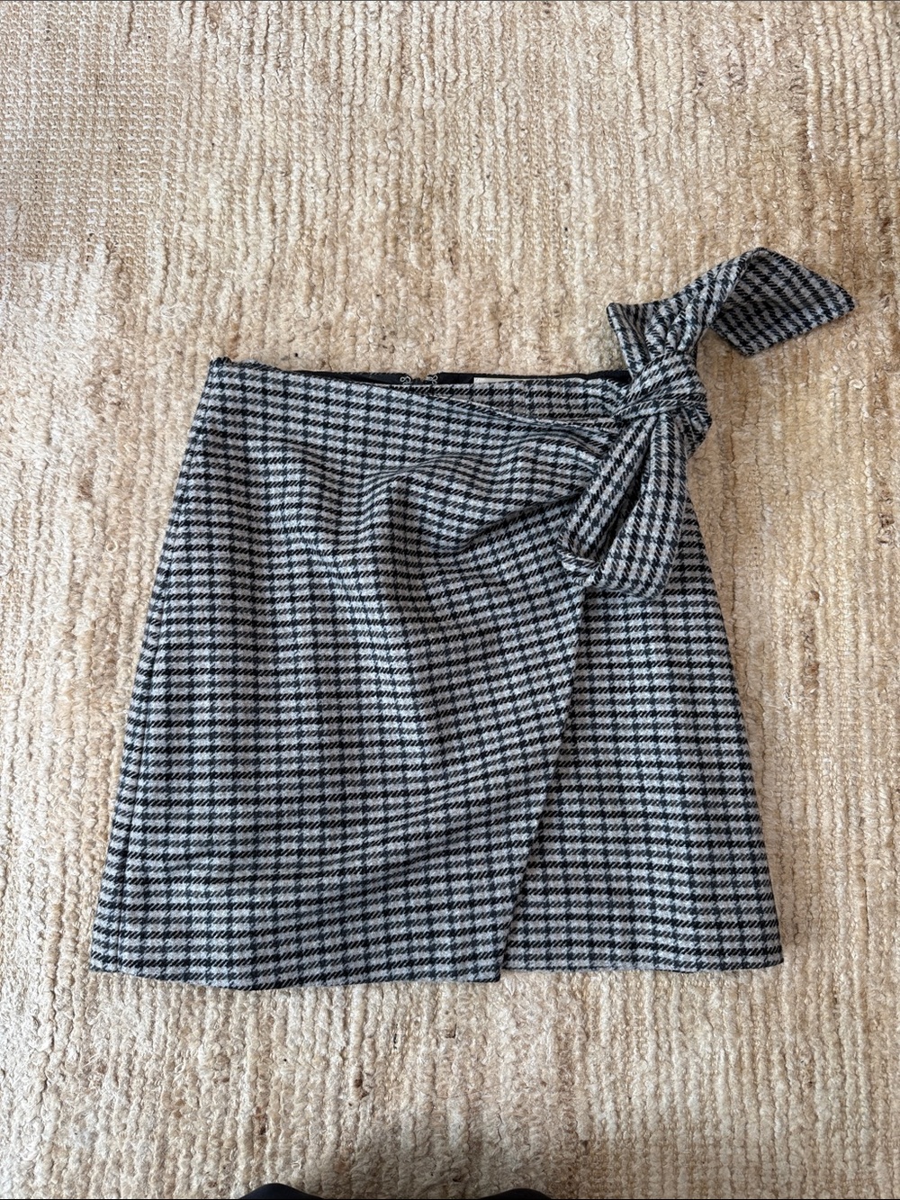 Aritzia Wilfred Houndstooth Tie-Waist Mini Skirt - Black & White